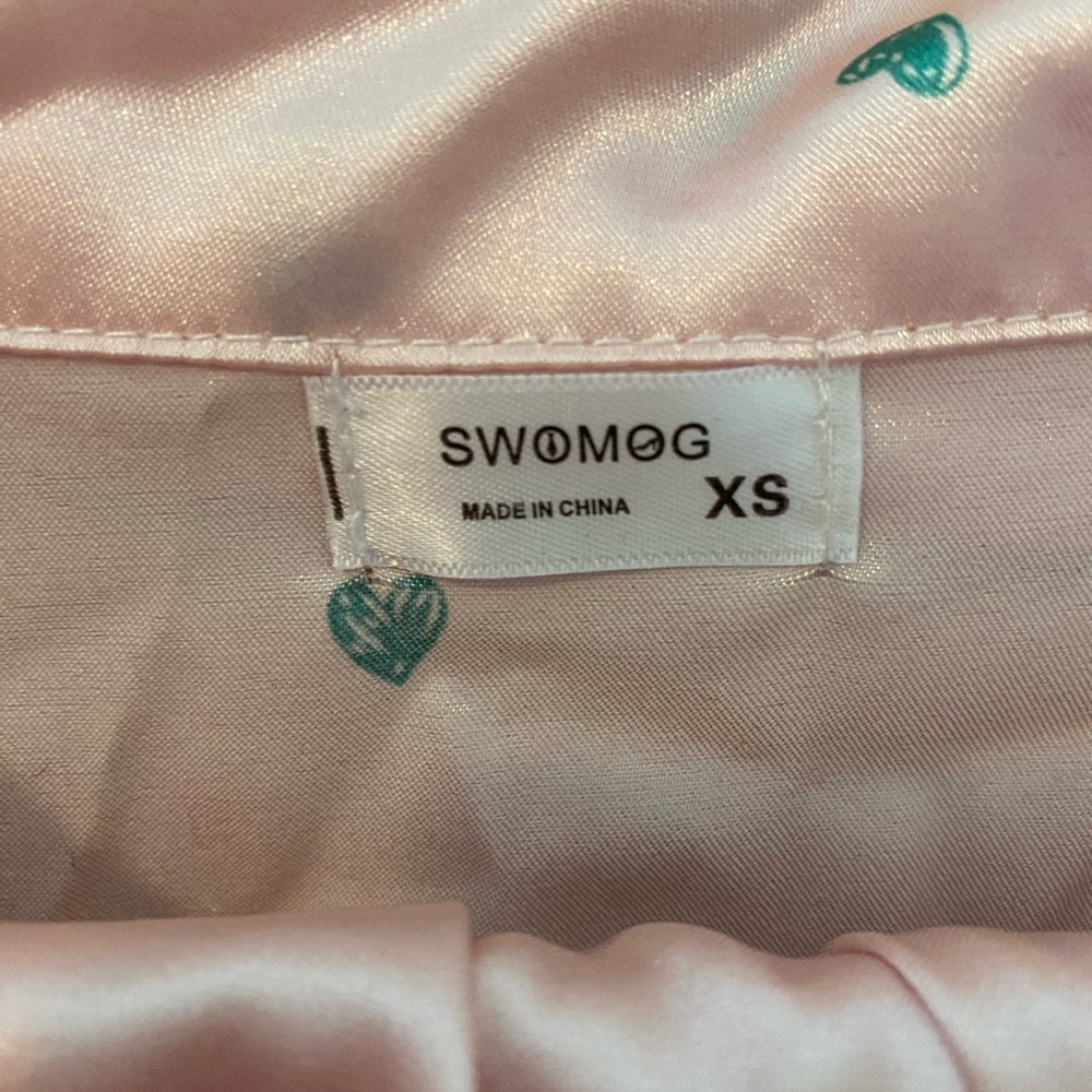 Silky pink pajamas - Picture 4 of 6